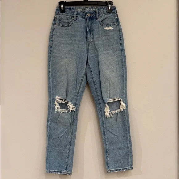 American Eagle Outfitters High Rise Mom Jean 0 Short Light Wash Distressed - Picture 3 of 12